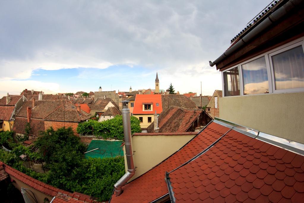 Pensiunea Cocosul Rosu Сібіу Номер фото